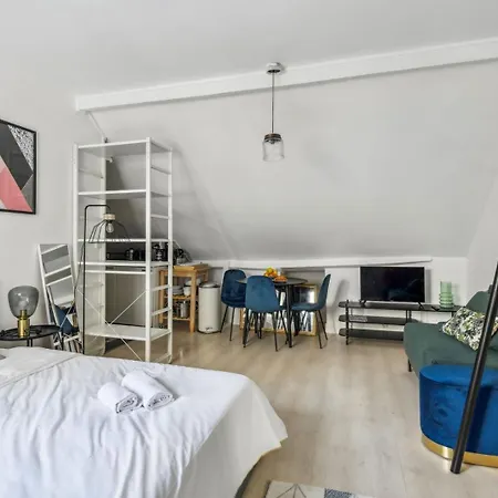 Bnbnook - Cozy - Walk To Notre-dame & Seine Apartment